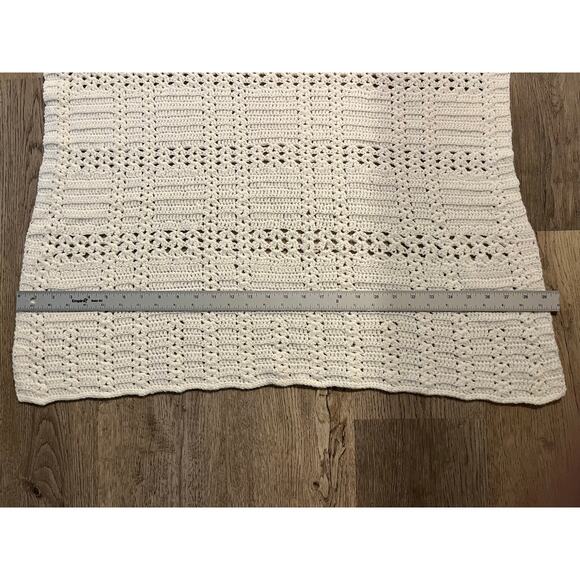Hand crocheted heirloom blanket creamy white silver flecks Baby shower gift EUC - Picture 5 of 7